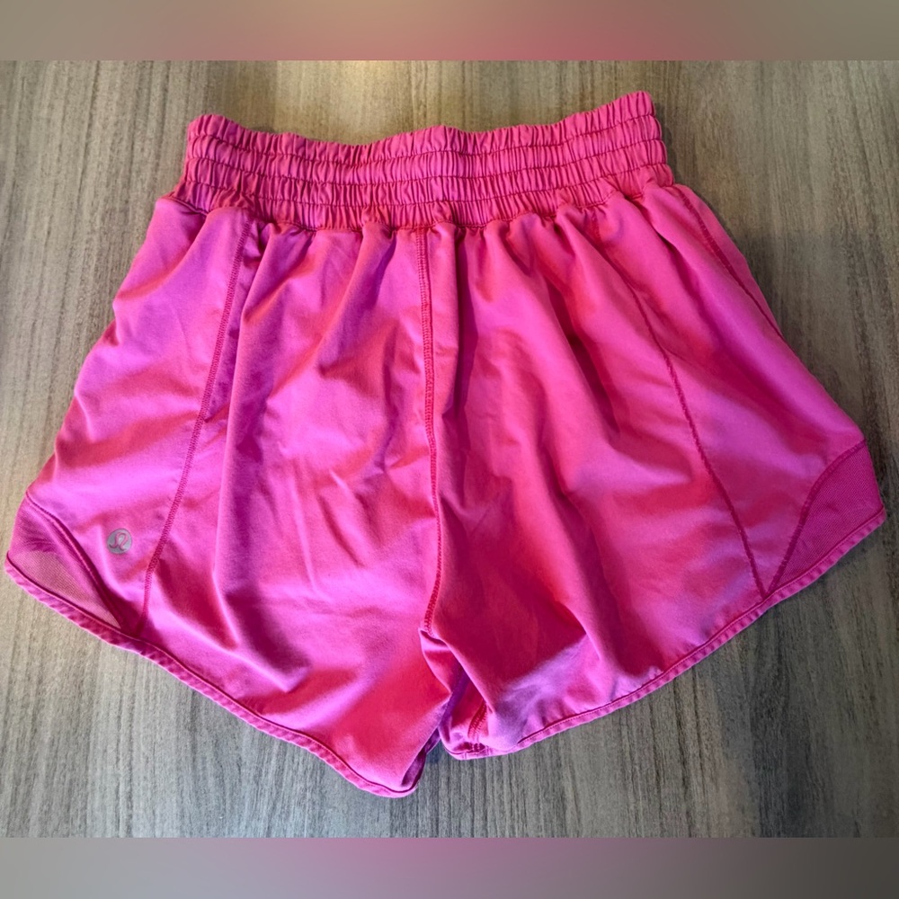 Lululemon Hotty Hot HighRise Lined  4” Short, size 4 - Picture 2 of 7